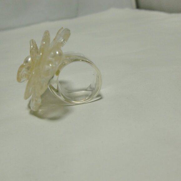 Authentic CHANEL ring acrylic size US 6 stamped Camellia clear - Picture 6 of 13